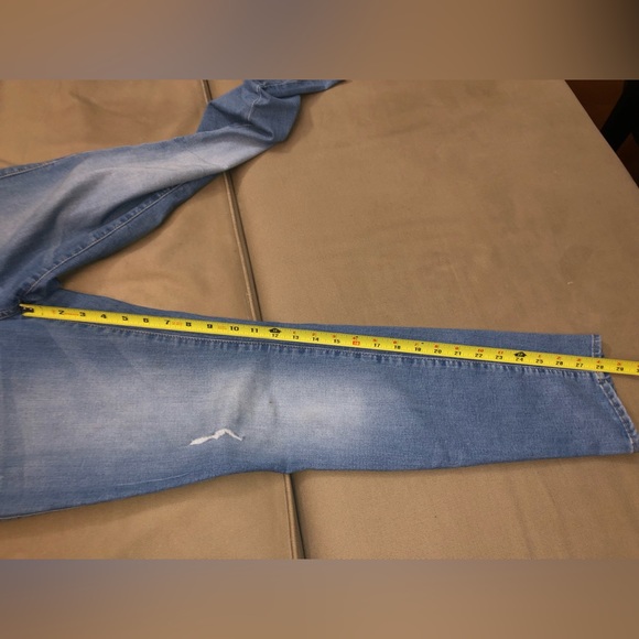 Rock and Republic Berlin Distressed Jeans - Picture 14 of 14